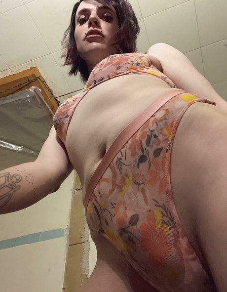 Naakte gelekte OnlyFans-foto van Outthererowan
