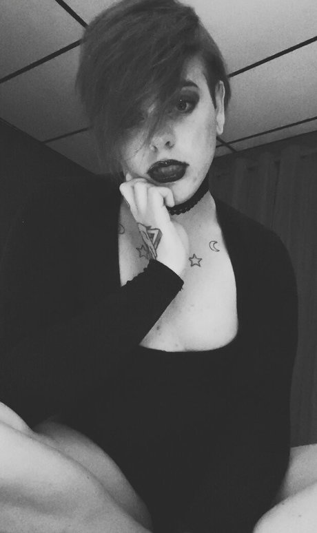 Naakte gelekte OnlyFans-foto van Outthererowan