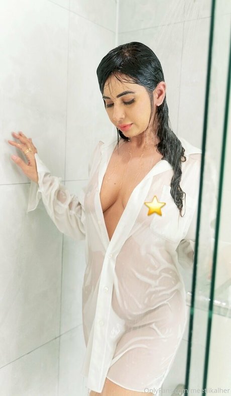 Naakte gelekte OnlyFans-foto van Meeti Kahler