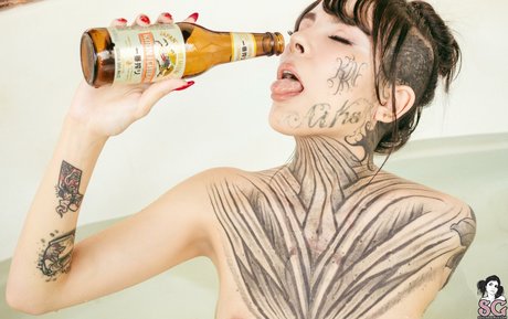 Naakte gelekte OnlyFans-foto van Tinta Nankin