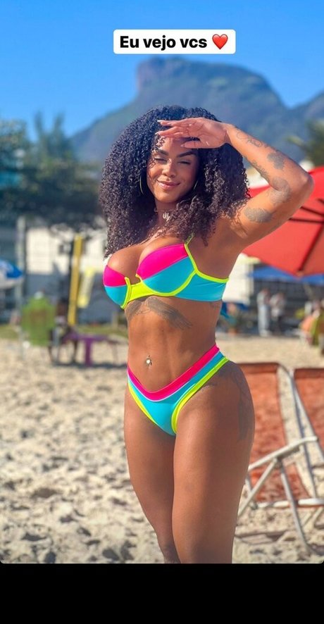Naakte gelekte OnlyFans-foto van Lais Oliveira