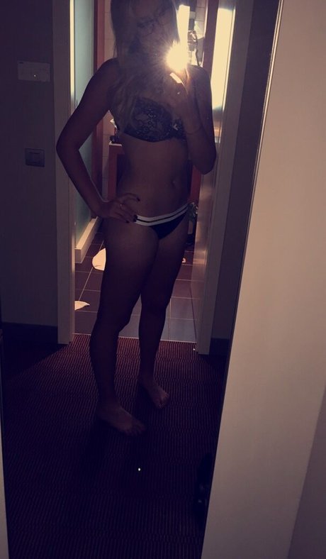 Naakte gelekte OnlyFans-foto van Kristina Mladenovic