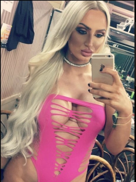 Naakte gelekte OnlyFans-foto van Blondedoll