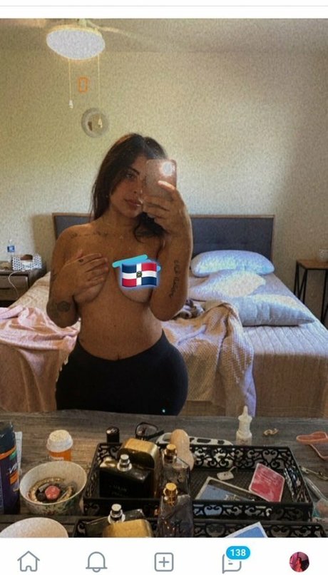 Naakte gelekte OnlyFans-foto van Danaalotaibi