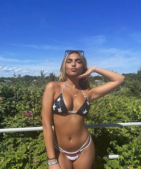 Naakte gelekte OnlyFans-foto van Alanna Rondinone
