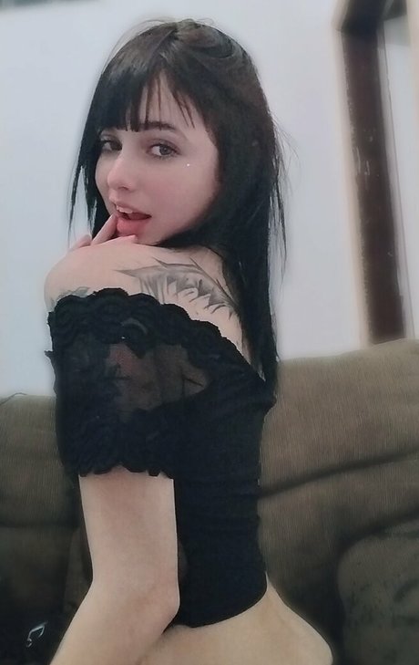 Naakte gelekte OnlyFans-foto van Emmyan Purr