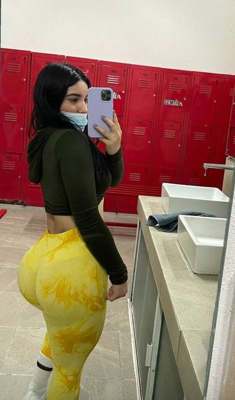 Naakte gelekte OnlyFans-foto van Denramirez