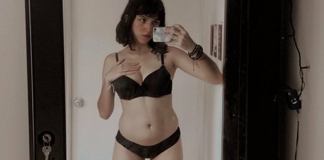 Naakte gelekte OnlyFans-foto van Ramonalothbrok