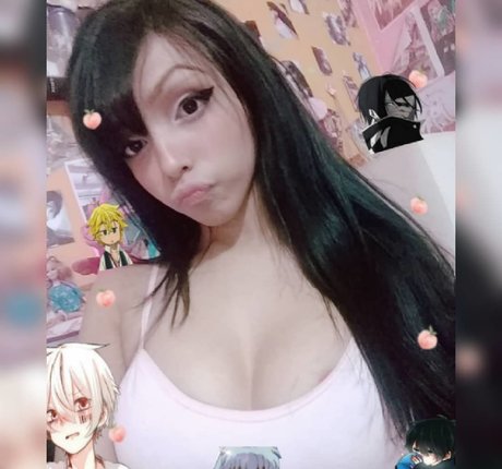Naakte gelekte OnlyFans-foto van Dolllolilolii
