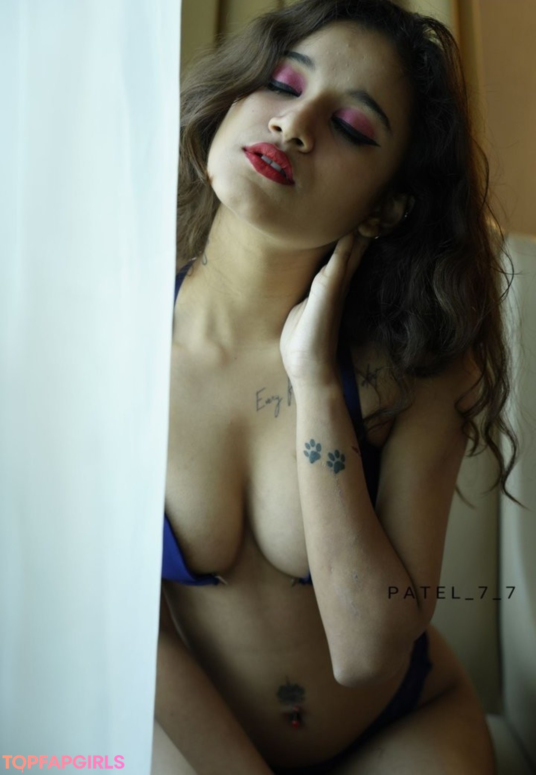 Naakte gelekte OnlyFans-foto van Yajnaseni #1077