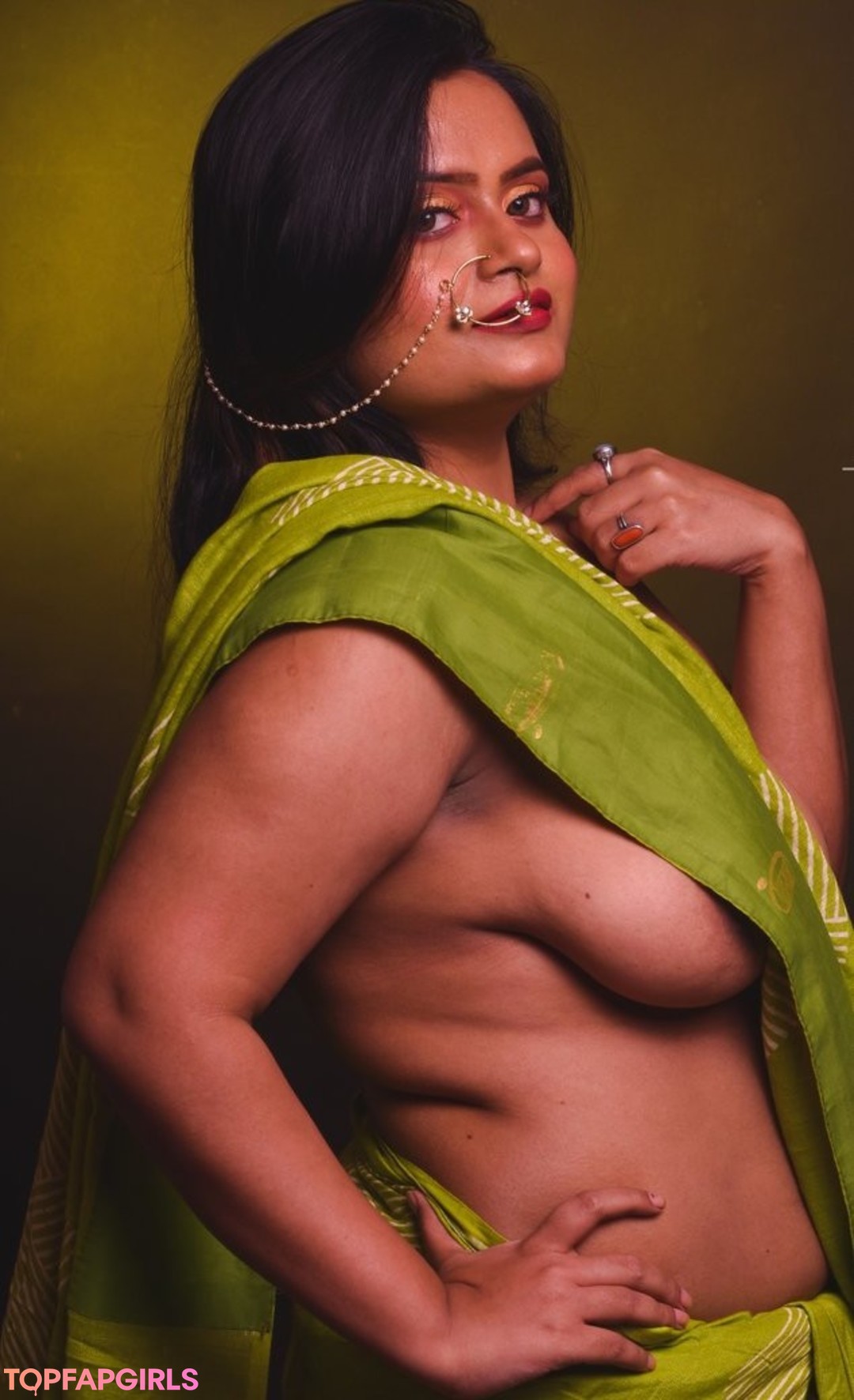 Naakte gelekte OnlyFans-foto van Yajnaseni #1112