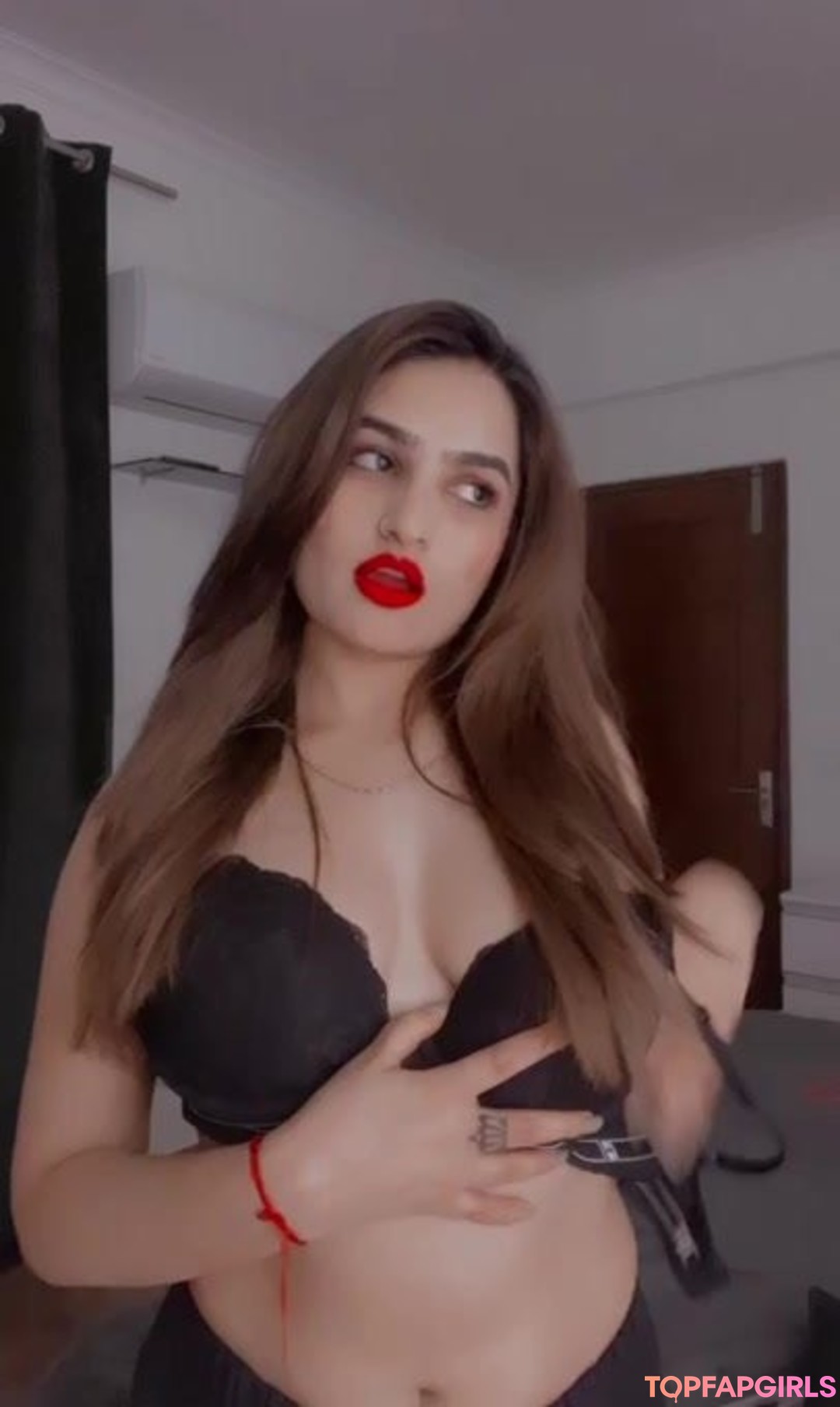 Naakte gelekte OnlyFans-foto van Yajnaseni #1160