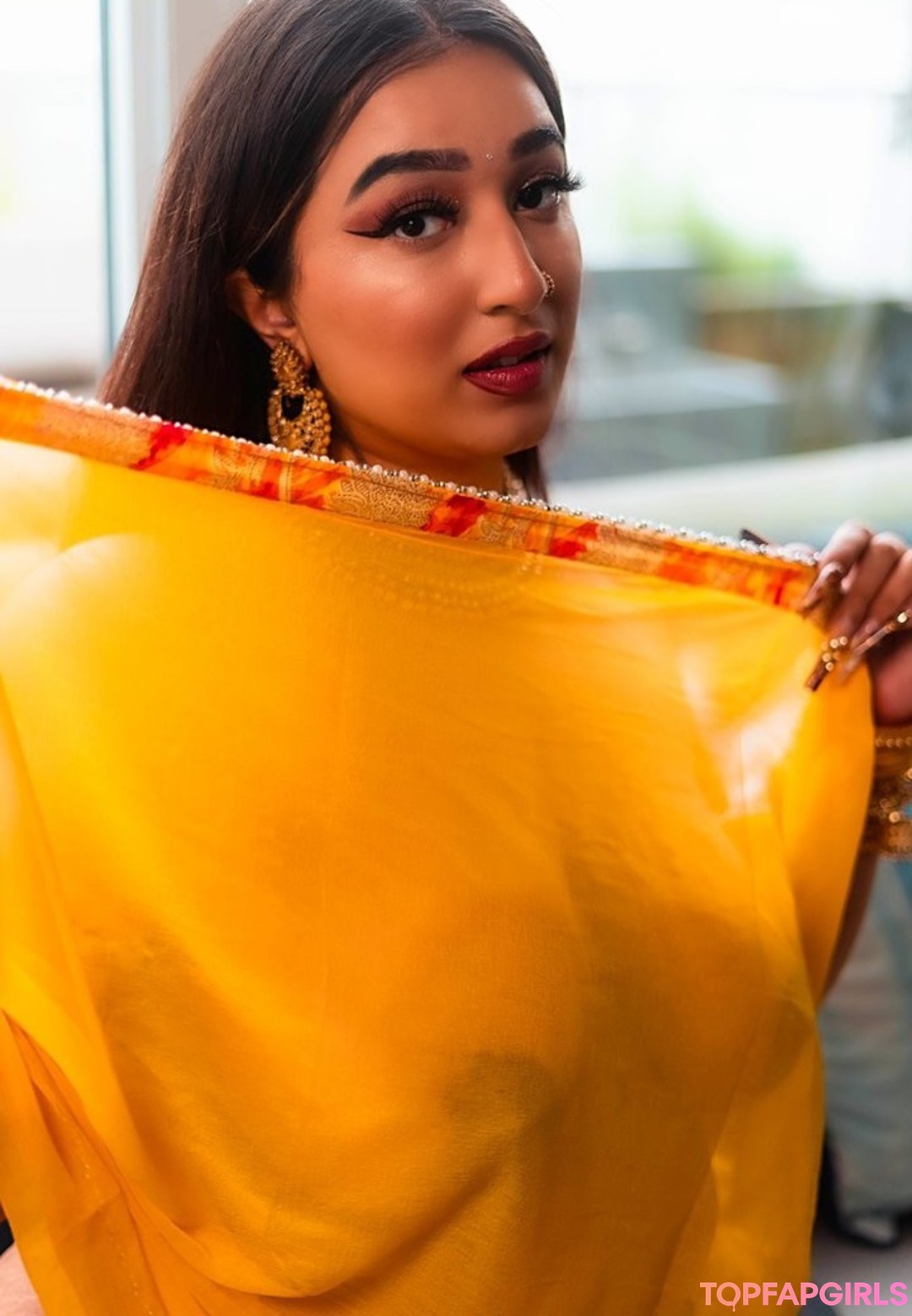 Naakte gelekte OnlyFans-foto van Yajnaseni #1180