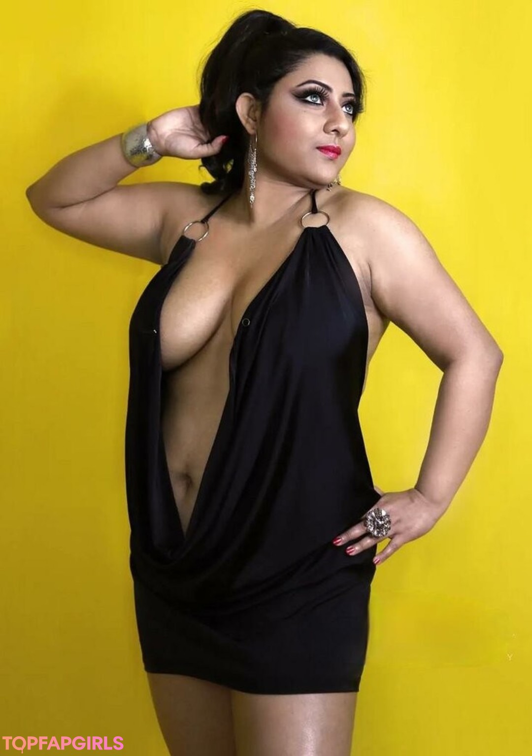 Naakte gelekte OnlyFans-foto van Yajnaseni #1775