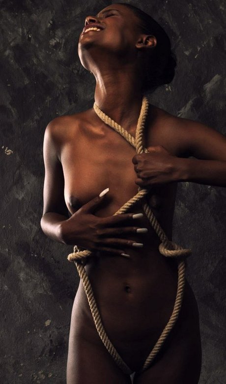 Naakte gelekte OnlyFans-foto van Yajnaseni