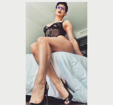 Naakte gelekte OnlyFans-foto van Doris Arnold