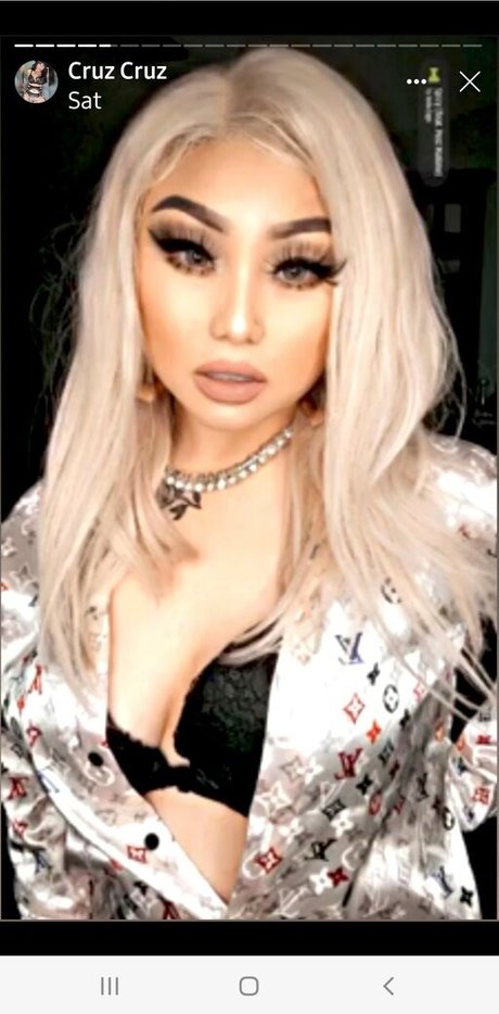 Naakte gelekte OnlyFans-foto van Cruz Cruz