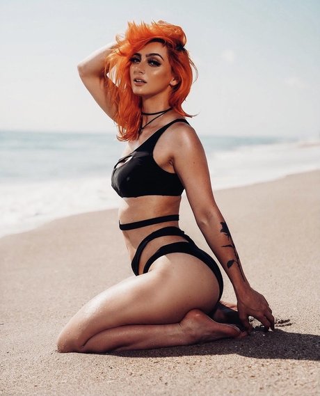 Naakte gelekte OnlyFans-foto van Gigi Dolin