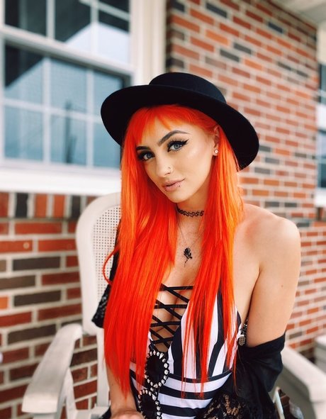Naakte gelekte OnlyFans-foto van Gigi Dolin