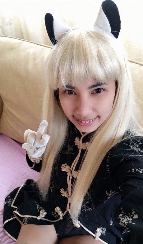 Naakte gelekte OnlyFans-foto van Fei Leng