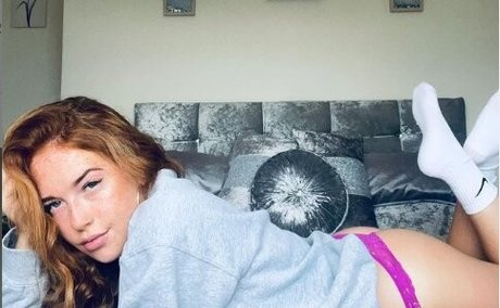 Naakte gelekte OnlyFans-foto van Karina Williamson