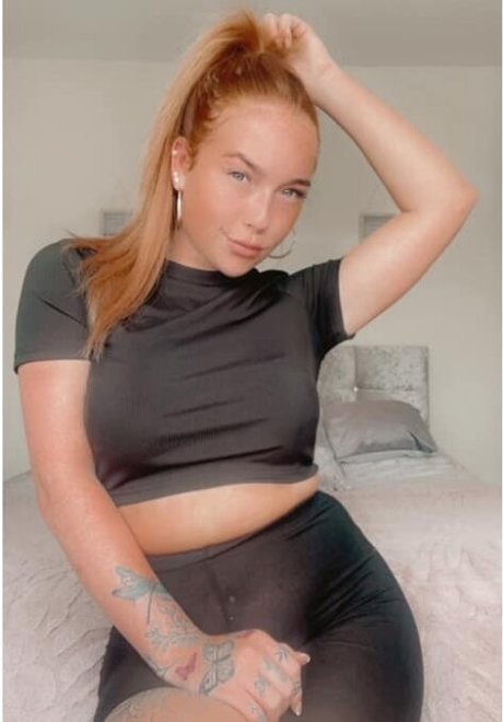 Naakte gelekte OnlyFans-foto van Karina Williamson