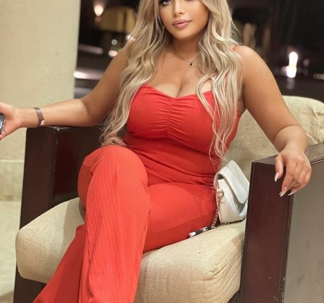 Naakte gelekte OnlyFans-foto van Deli Sana