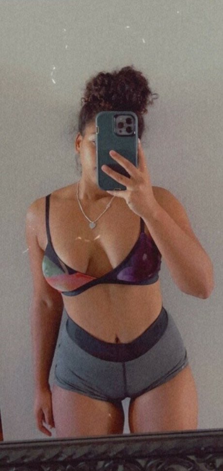 Naakte gelekte OnlyFans-foto van Maddsmaxjesty