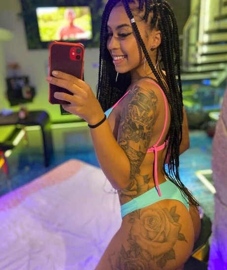 Naakte gelekte OnlyFans-foto van Vitoria Guarnieris