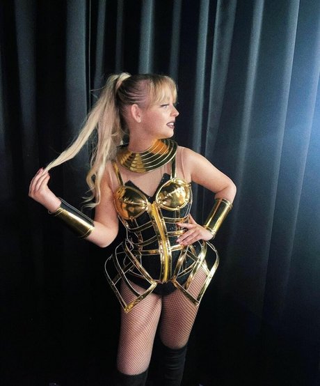 Naakte gelekte OnlyFans-foto van Emily Rose Perrin