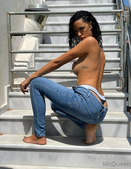 Naakte gelekte OnlyFans-foto van Alexandra Mcqueen