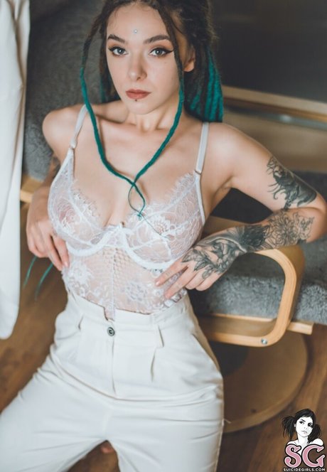 Naakte gelekte OnlyFans-foto van Aliceverner