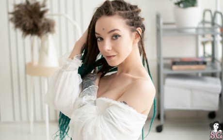 Naakte gelekte OnlyFans-foto van Aliceverner