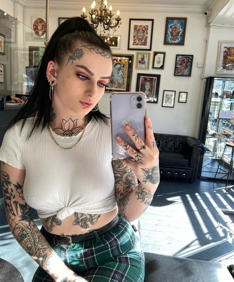 Naakte gelekte OnlyFans-foto van Intoxifyingflxwers