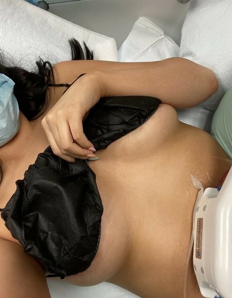 Naakte gelekte OnlyFans-foto van Gyofficial