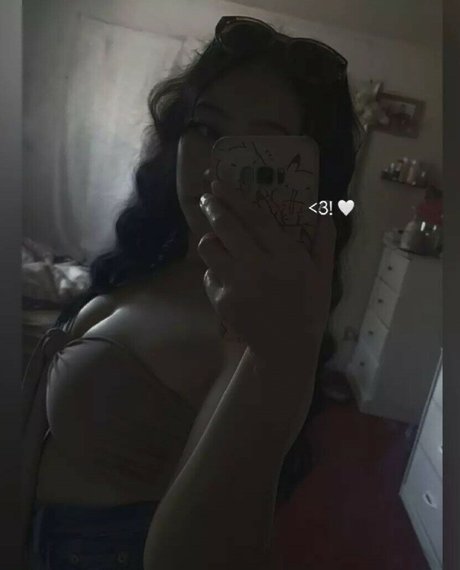 Naakte gelekte OnlyFans-foto van Omgwtfpaa