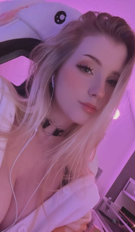 Naakte gelekte OnlyFans-foto van Nineer