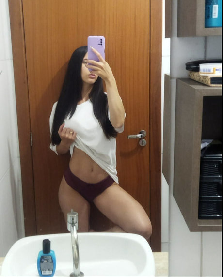 Naakte gelekte OnlyFans-foto van Mysisterhot