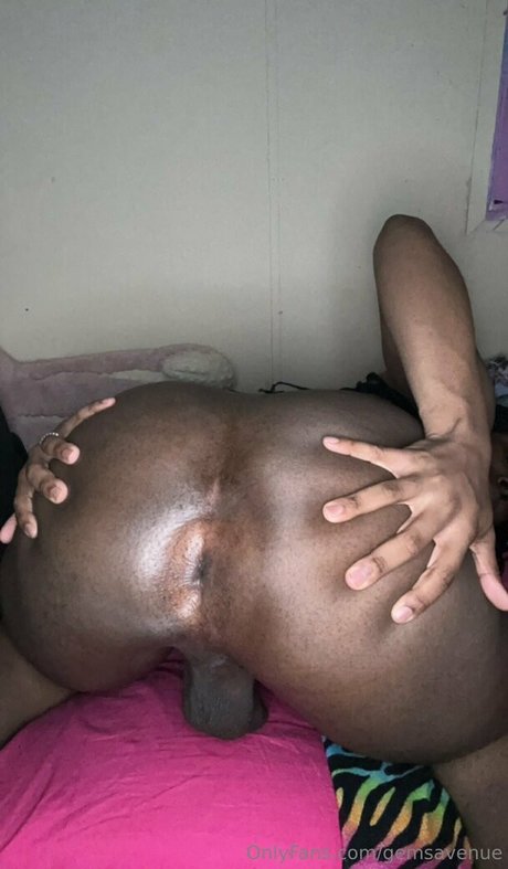 Naakte gelekte OnlyFans-foto van Gemsavenue