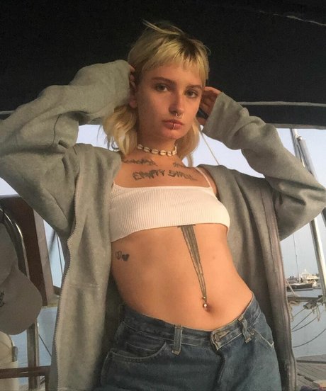Naakte gelekte OnlyFans-foto van Emmaazzww