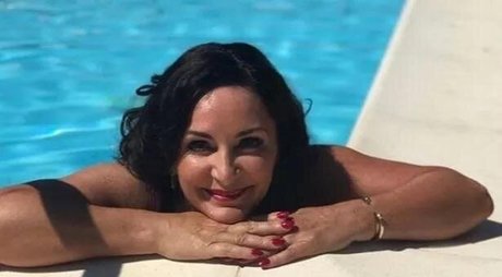 Naakte gelekte OnlyFans-foto van Shirley Ballas