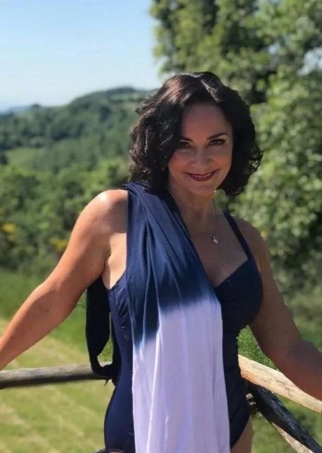 Naakte gelekte OnlyFans-foto van Shirley Ballas