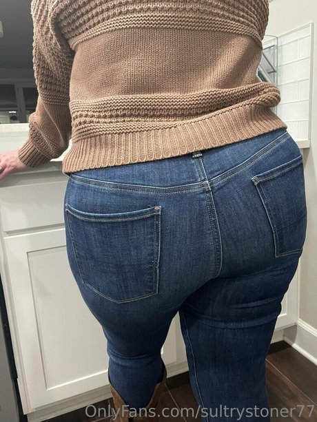 Naakte gelekte OnlyFans-foto van Sultrystoner77