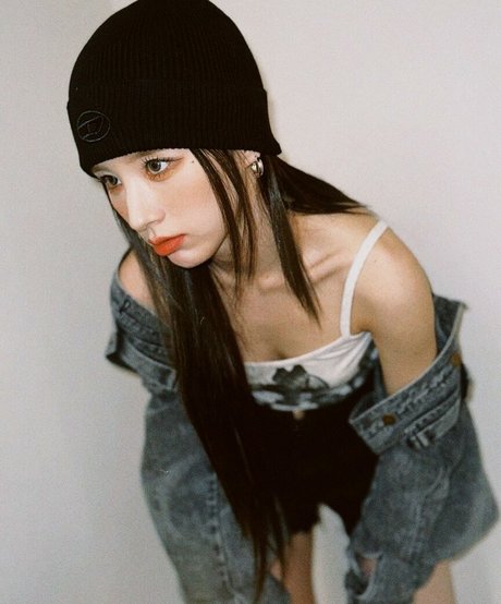 Naakte gelekte OnlyFans-foto van Heejin