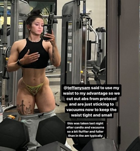 Naakte gelekte OnlyFans-foto van Dgeorgiee