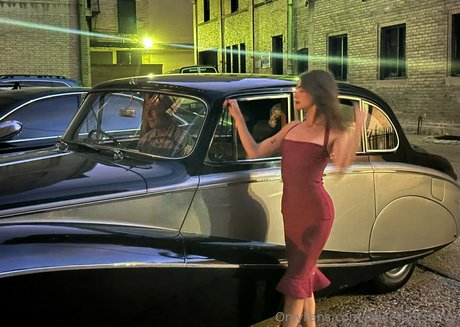 Naakte gelekte OnlyFans-foto van Sweetbutsavvy
