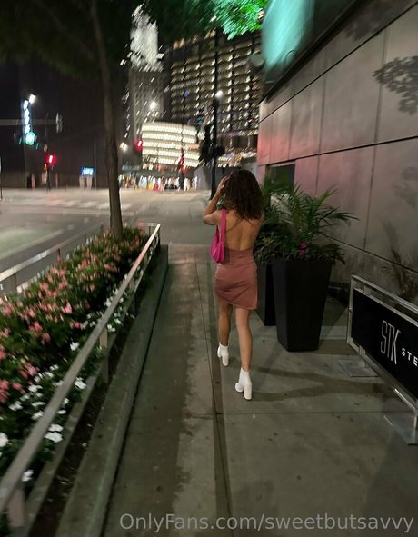Naakte gelekte OnlyFans-foto van Sweetbutsavvy