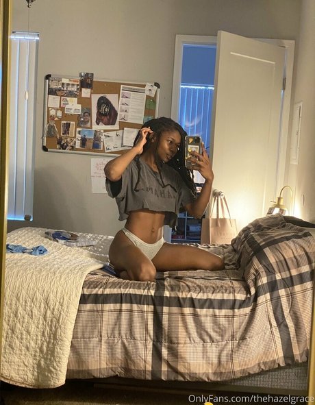 Naakte gelekte OnlyFans-foto van Thehazelgrace