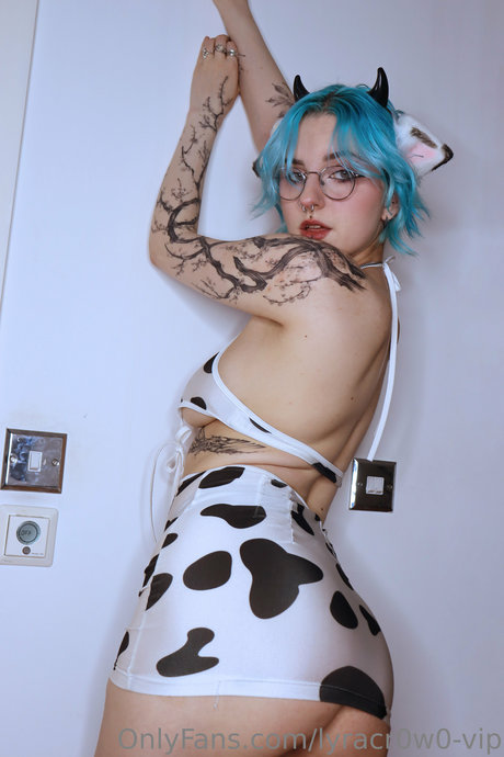 Lyra Crow