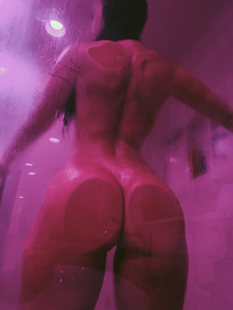 Naakte gelekte OnlyFans-foto van Risrose